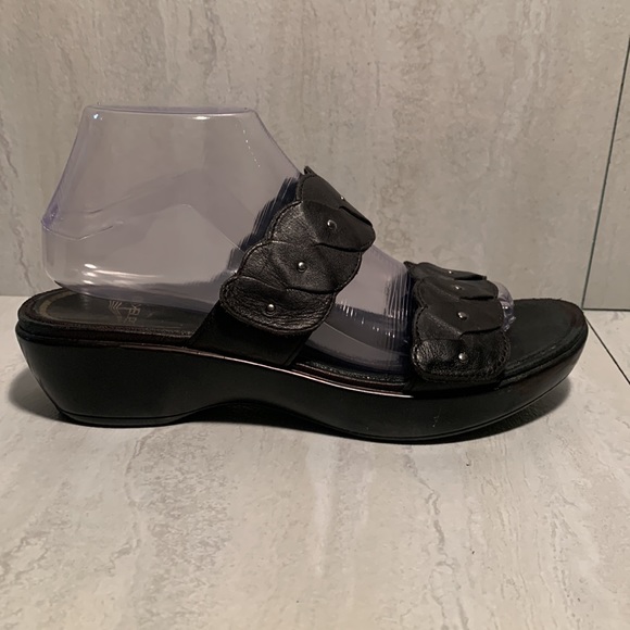 Dansko Women's Black Leather Small Studs Slip On Flat Platform Summer Sandals - Picture 7 of 12